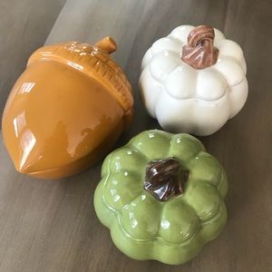 " Not longer available " HELLO FALL! 🍂🍁Pumpkins and acorn ceramic accent.
